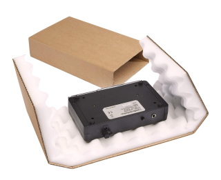 hullámkarton csomagküldő doboz szivacs betéttel  525 x 385 x 80mm